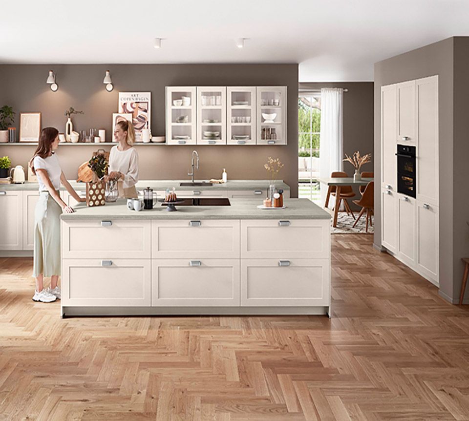 Bild von einer hellen gemütlichen Landhausküche